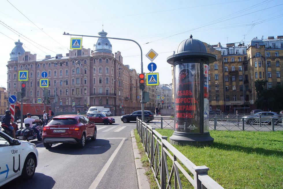 Фотография рекламного носителя, тип: Пиллар 3x1.4, адрес: Медиков пр-т. Х Карповки реки наб., д.13, Санкт-Петербург, Россия. Сторона А №658938