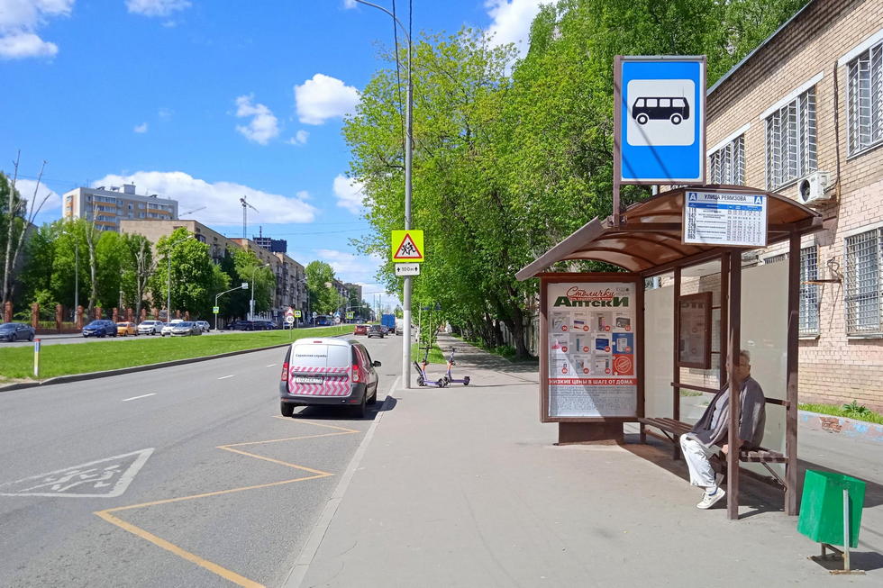 Фотография рекламного носителя, тип: Остановка 1.8x1.2, адрес: Ремизова ул., д.13, Москва, Россия. Сторона А №933397