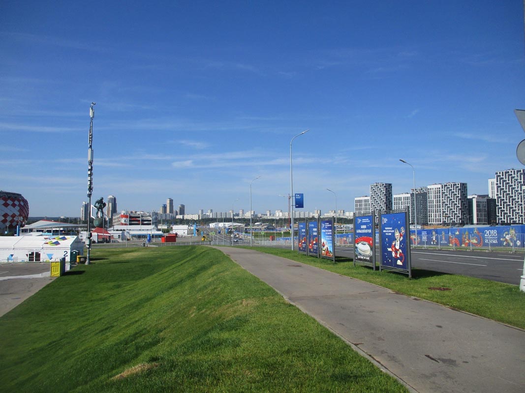 Фотография рекламного носителя, тип: Афиша 1.75x1.8, адрес: Волоколамское ш., д.67-71, поз.1, стенд 1, Москва, Россия. Сторона А2 №865105