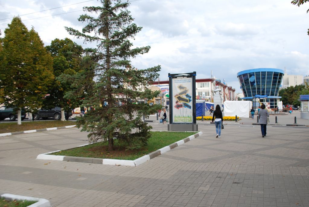 Фотография рекламного носителя, тип: Пиллар 3x1.4, адрес: Народный б-р. Х 50-летия Белгородской обл. ул., Белгород, Белгородская область, Россия. Сторона C №344067