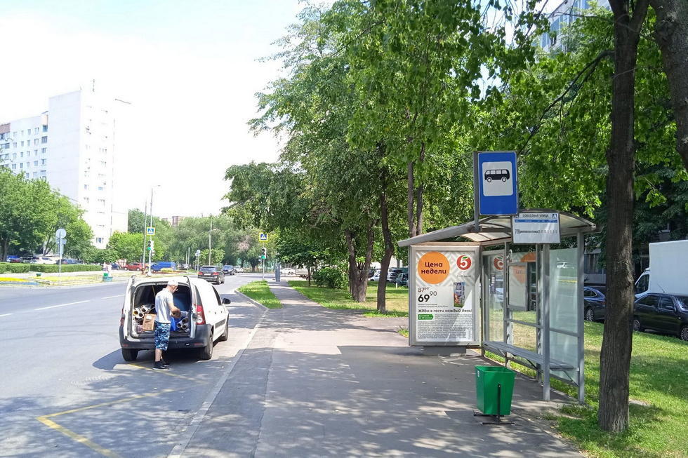 Фотография рекламного носителя, тип: Остановка 1.8x1.2, адрес: Совхозная ул., д.6, ост. "Совхозная ул.", Москва, Россия. Сторона А №934025