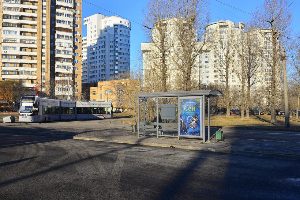 Фотография рекламного носителя, тип: Остановка 1.8x1.2, адрес: Живописная ул., ост. "пр-т Маршала Жукова", Москва, Россия. Сторона Б №740564