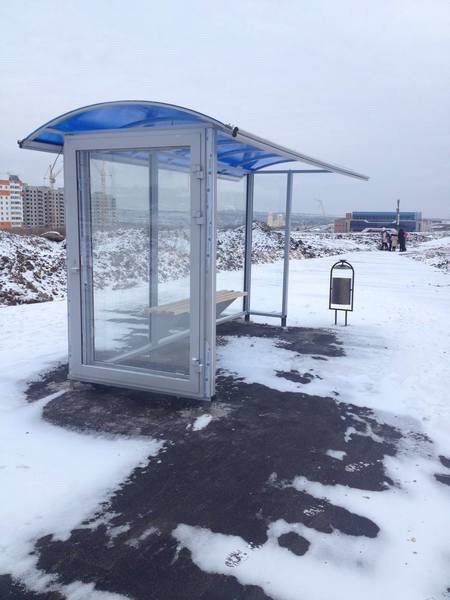 Фотография рекламного носителя, тип: Остановка 1.8x1.2, адрес: Героев Отечества сквер, поз.3, Саратов, Саратовская область, Россия. Сторона Б №747391