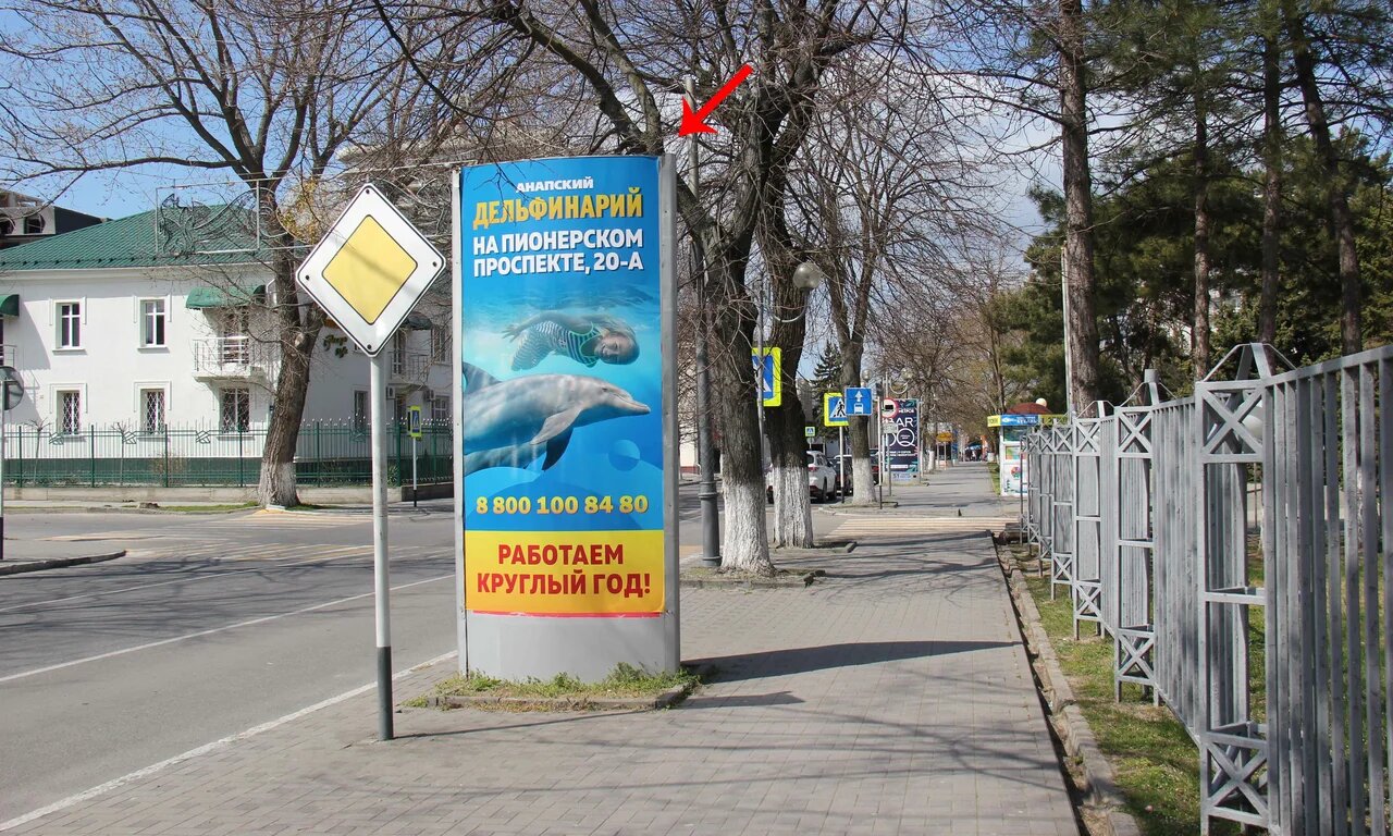 Фотография рекламного носителя, тип: Пиллар 3x1.4, адрес: Ленина ул. Х Калинина ул., н-в Сбербанка, Анапа, Краснодарский край, Россия. Сторона А №785120