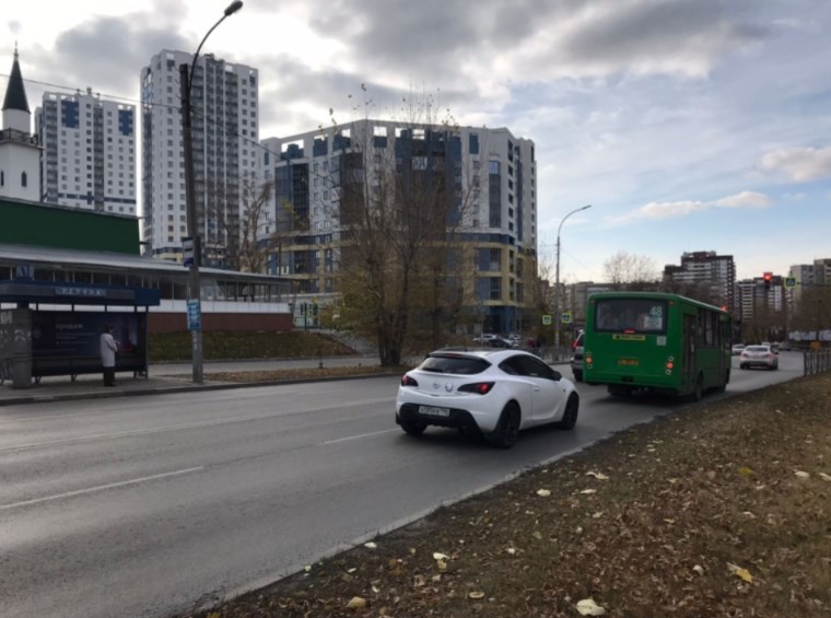 Фотография рекламного носителя, тип: Остановка 1.8x1.2, адрес: Репина ул., Мечеть, Екатеринбург, Свердловская область, Россия. Сторона А2 №1094791