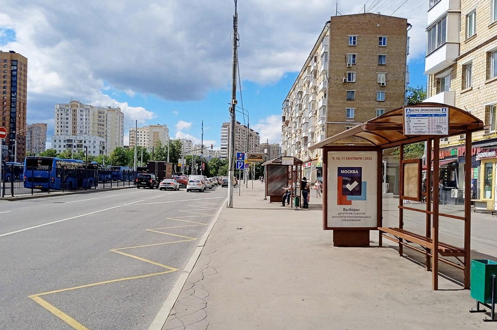 Фотография рекламного носителя, тип: Остановка 1.8x1.2, адрес: Нахимовский пр-т., д.40, поз.1, Москва, Россия. Сторона A №947799