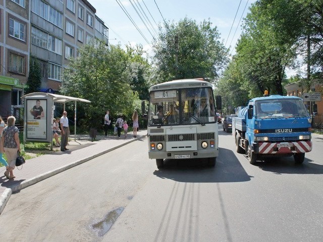 Фотография рекламного носителя, тип: Остановка 1.8x1.2, адрес: Луначарского ул., д.13, Калуга, Калужская область, Россия. Сторона В1-B5 №622746