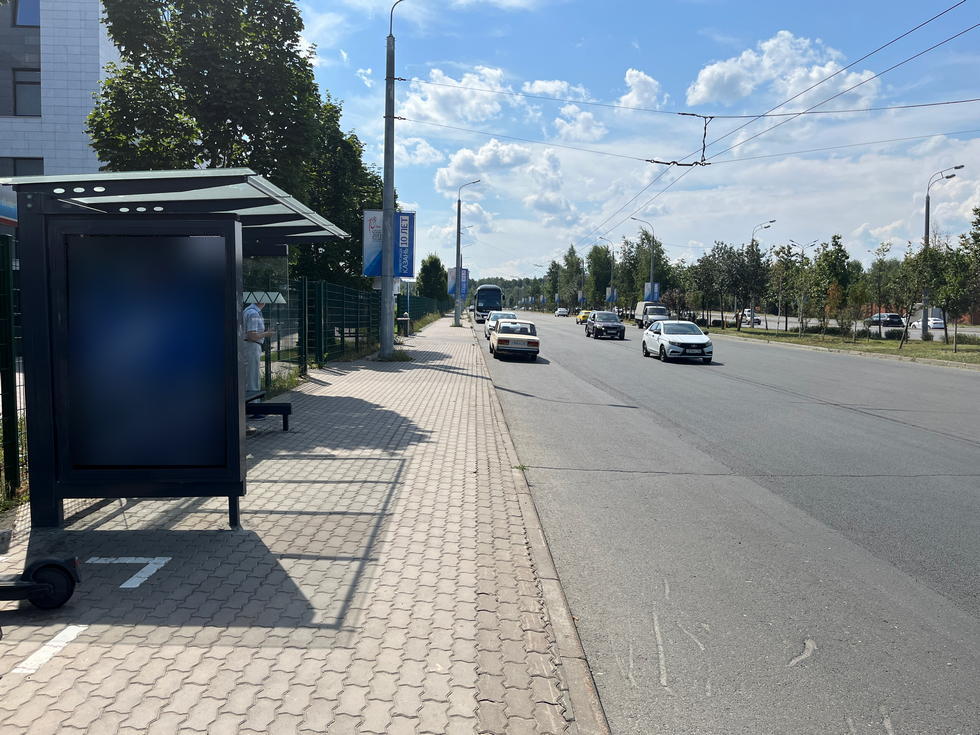 Фотография рекламного носителя, тип: Остановка 1.8x1.2, адрес: Оренбургский Тракт ул., д.95, Казань, Республика Татарстан, Россия. Сторона В №1042786