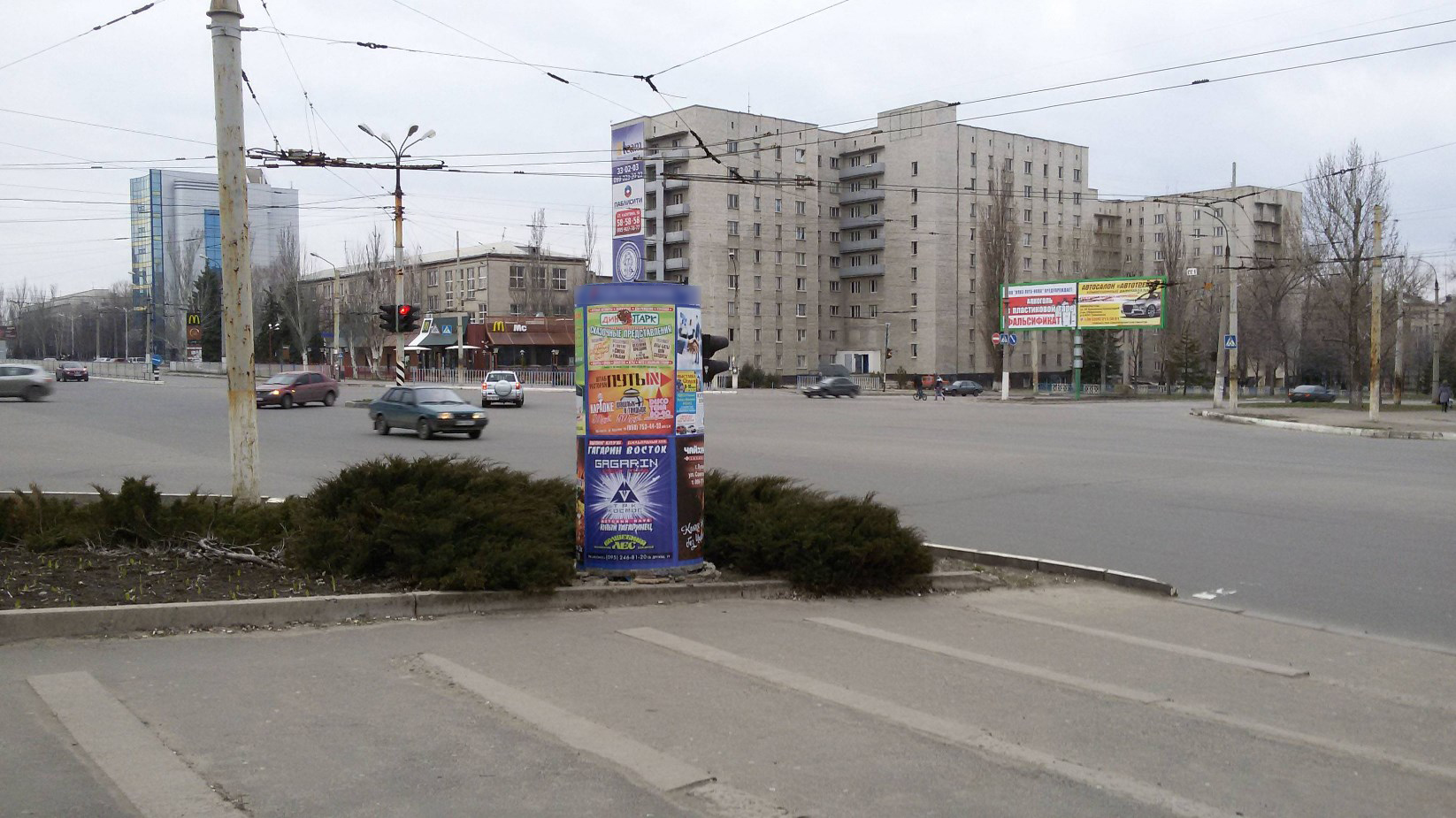 Фотография рекламного носителя, тип: Нестандартный ситиформат, адрес: Солнечная квартал, д.1а, Луганск, Луганская область, Россия. Сторона А2 №1324435