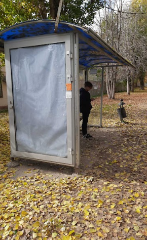 Фотография рекламного носителя, тип: Остановка 1.8x1.2, адрес: 2-я Садовая ул., д.129, Саратов, Саратовская область, Россия. Сторона Б №586052