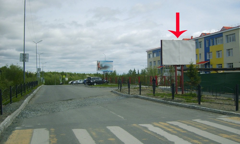 Фотография рекламного носителя, тип: Билборд 2x3, адрес: Лабытнанги г., Студенческая ул., д.42, поз.1, Салехард, Ямало-Ненецкий автономный округ, Россия. Сторона А №675211