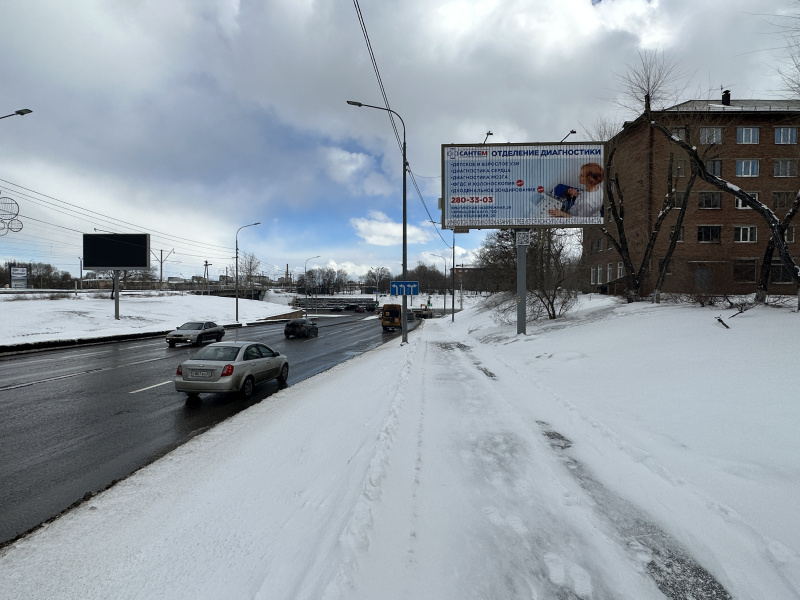 Фотография рекламного носителя, тип: Билборд 3x6, адрес: Свердловская ул. Х Матросова ул., д.20, Красноярск, Красноярский край, Россия. Сторона А1-А3 №780026