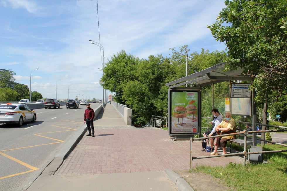 Фотография рекламного носителя, тип: Остановка 1.8x1.2, адрес: Шмитовский пр-т., ост. Шелепихинский мост, поз.1, Москва, Россия. Сторона А №334467