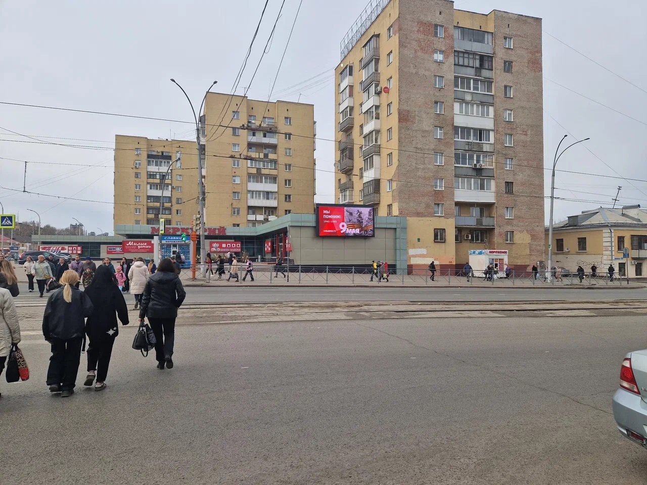 Фотография рекламного носителя, тип: Медиафасад, адрес: Кузнецкий пр-т., д.82а Х Ленина пр-т., Кемерово, Кемеровская область, Россия. Сторона А1-А10 №1068356