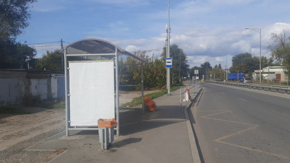 Фотография рекламного носителя, тип: Остановка 1.8x1.2, адрес: Грозненская ул. Х Пугачевский тр-т, Самара, Самарская область, Россия. Сторона В2 №1079422