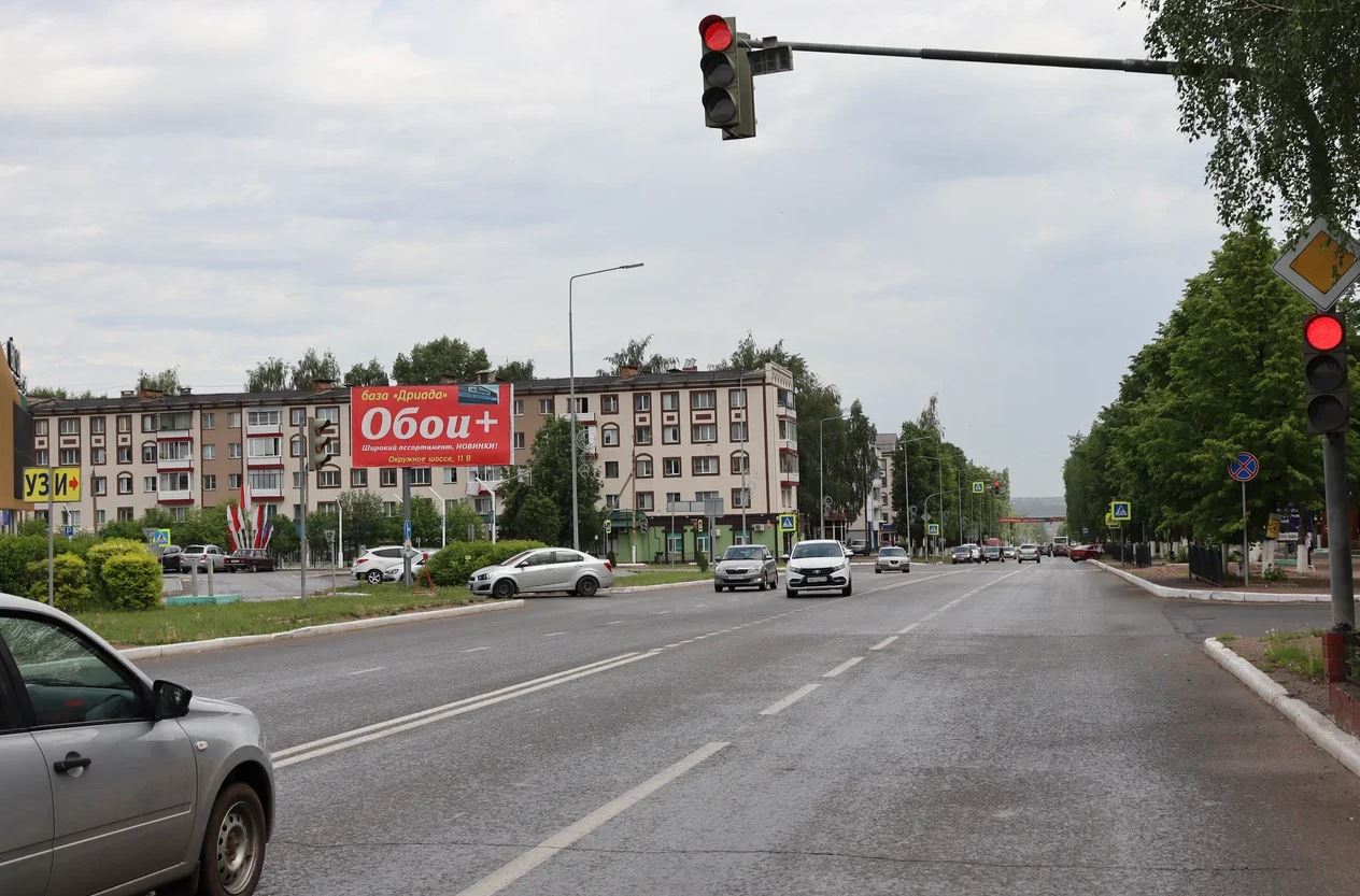 Фотография рекламного носителя, тип: Билборд 3x6, адрес: Мира пр-т. Х Нефтяников пр-т., ТЦ Роща, Елабуга, Республика Татарстан, Россия. Сторона Б №871224