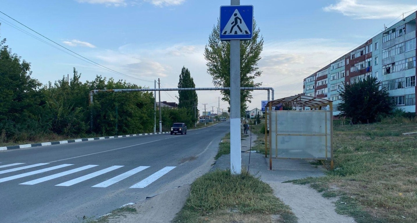 Фотография рекламного носителя, тип: Остановка 1.4x1.6, адрес: Фирстова ул., д.55, Вольск, Саратовская область, Россия. Сторона A №1078481