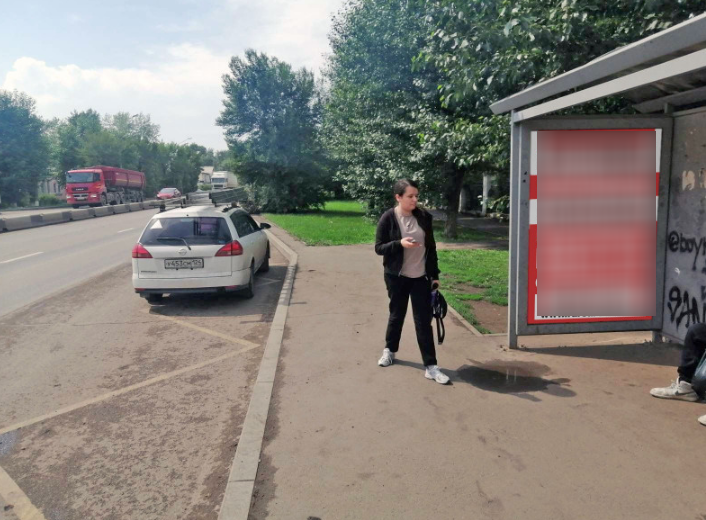 Фотография рекламного носителя, тип: Остановка 1.8x1.2, адрес: Глинки ул., д.12, ост. "Новая Базаиха", Красноярск, Красноярский край, Россия. Сторона А №1046463