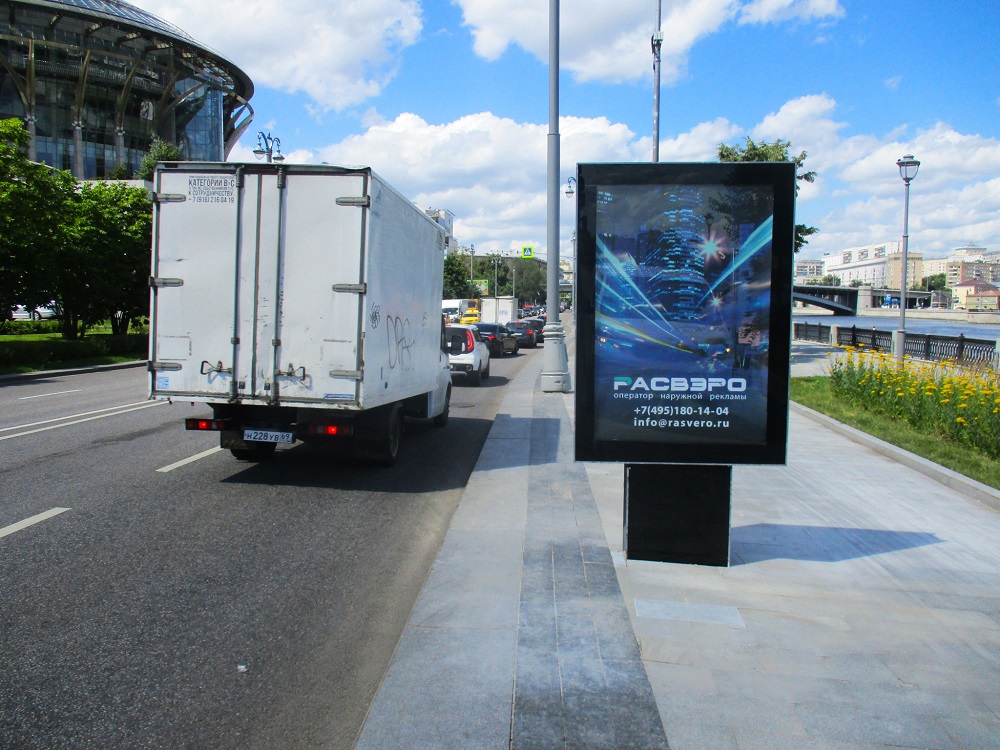 Фотография рекламного носителя, тип: Ситиформат 1.8x1.2, адрес: Космодамианская наб., д.52., стр.1, Москва, Россия. Сторона A №1055757