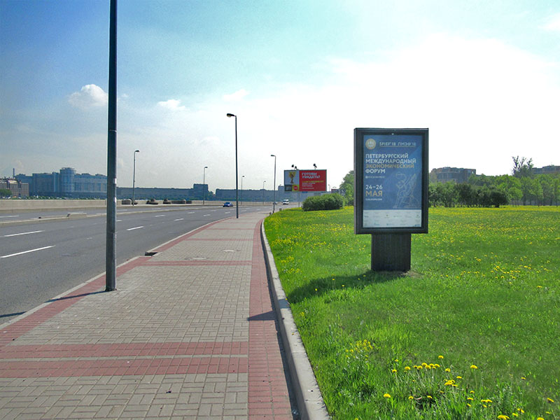 Фотография рекламного носителя, тип: Ситиформат 1.8x1.2, адрес: Смольная наб. Х Смольного ул., д.4, лит.Т, поз.1, Санкт-Петербург, Россия. Сторона А №635743