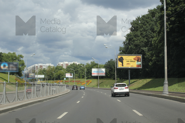Фотография рекламного носителя, тип: Билборд 3x6, адрес: Рублевское ш., 250м после съезда на М. Филевскую ул., Москва, Россия. Сторона Ah1-Аh4 №1068160