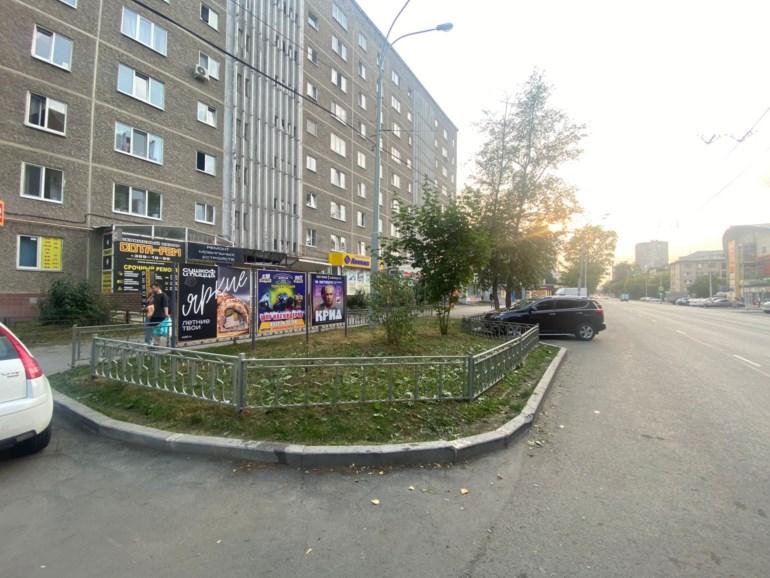 Фотография рекламного носителя, тип: Уличный информационный стенд, адрес: Стрелочников ул., д.23 X Советская ул., Екатеринбург, Свердловская область, Россия. Сторона А3 №1094731