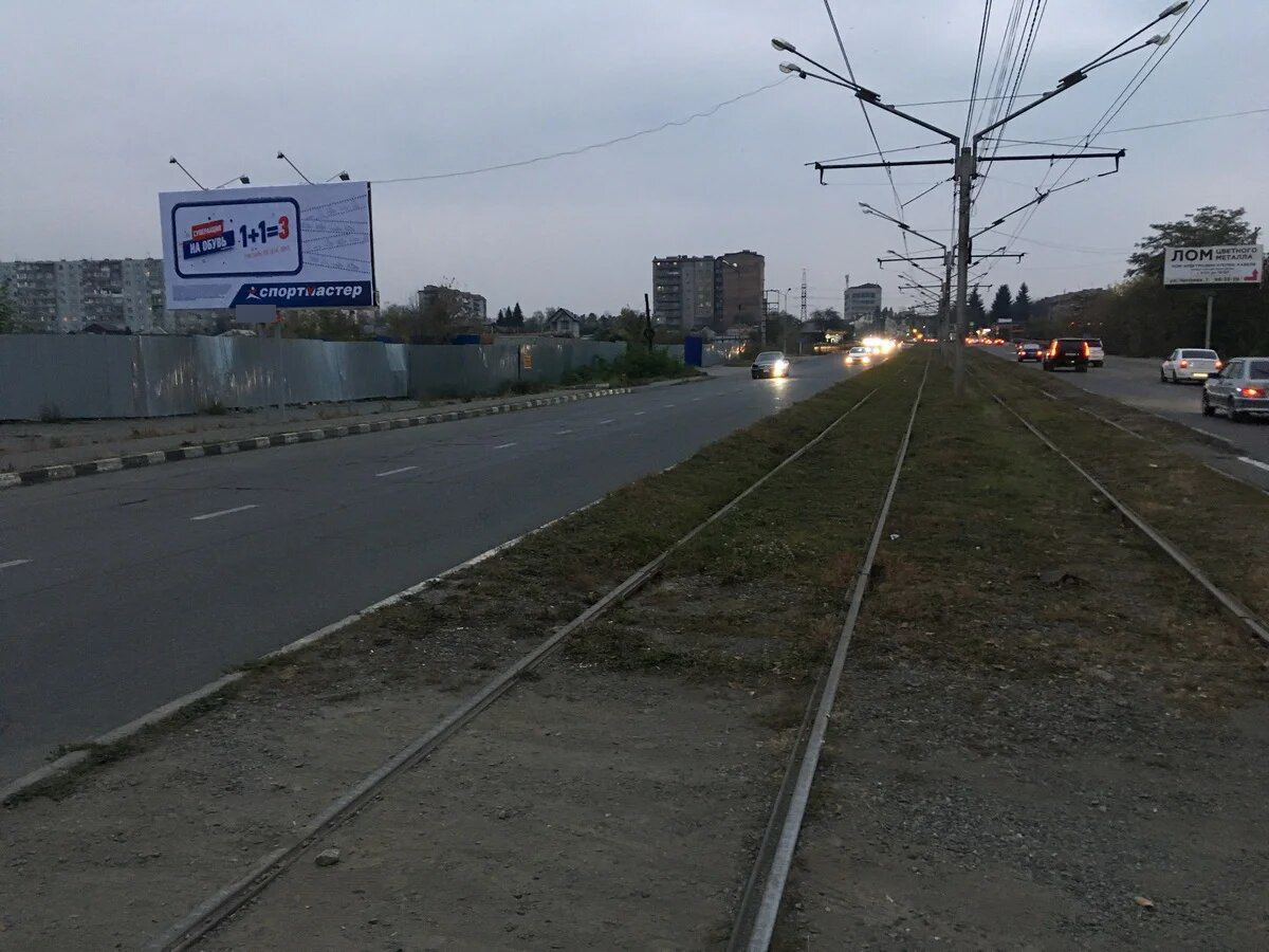 Фотография рекламного носителя, тип: Билборд 3x6, адрес: Чапаева ул., д.8, Владикавказ, Республика Северная Осетия – Алания, Россия. Сторона Б №451835