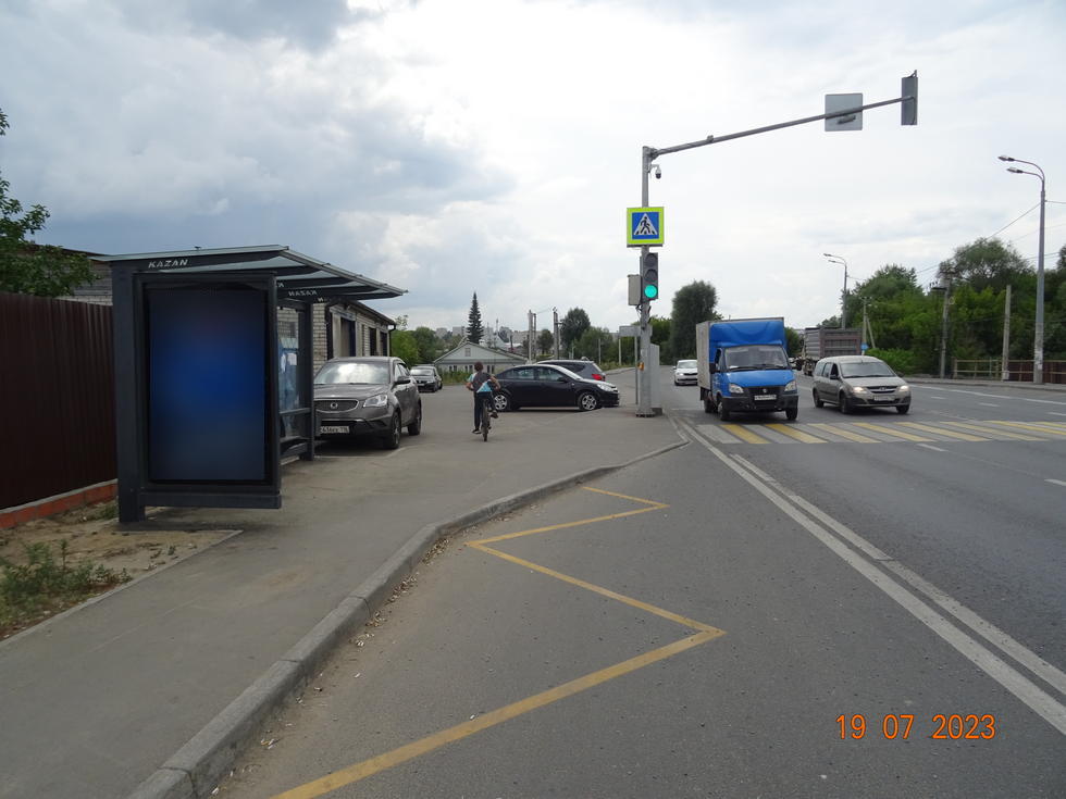 Фотография рекламного носителя, тип: Остановка 1.8x1.2, адрес: Азина ул., д.12, Казань, Республика Татарстан, Россия. Сторона В №1042778
