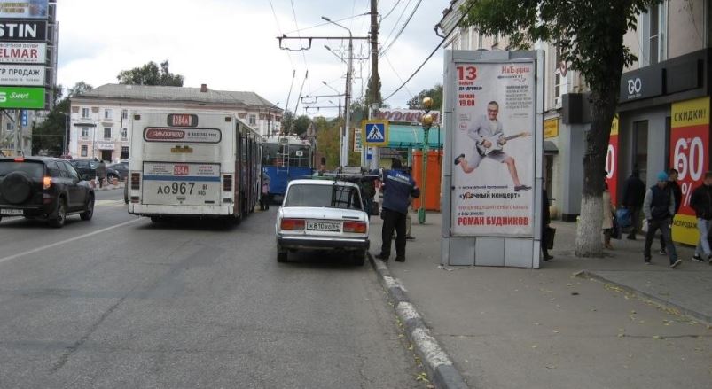Фотография рекламного носителя, тип: Пиллар 3x1.4, адрес: Ленина ул., д.2, Энгельс, Саратовская область, Россия. Сторона A №1042220