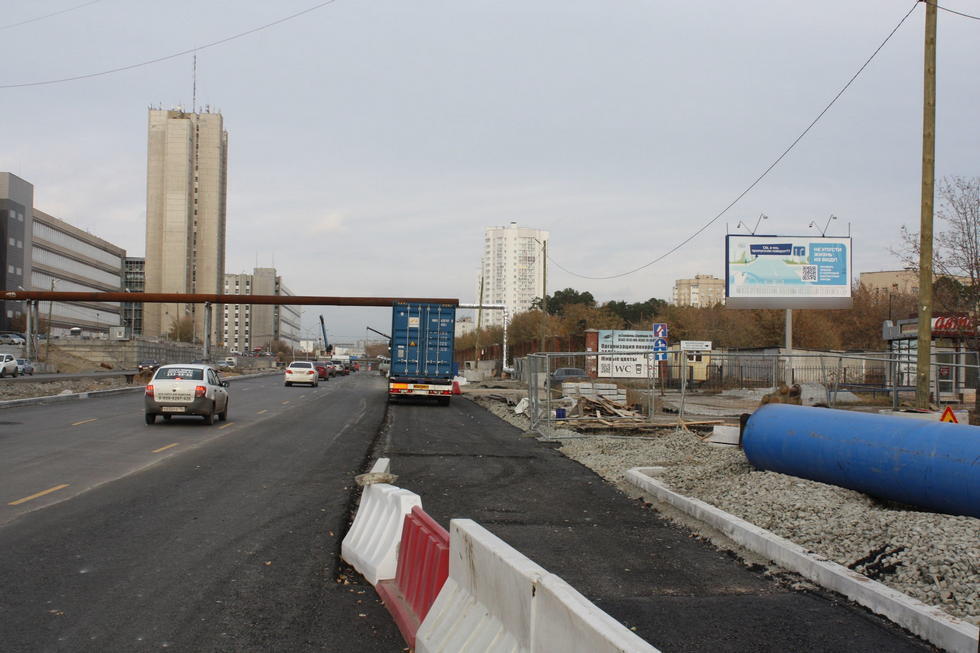 Фотография рекламного носителя, тип: Билборд 3x6, адрес: Серафимы Дерябиной ул. Х Академика Бардина ул., д.2/1, Екатеринбург, Свердловская область, Россия. Сторона А №538620