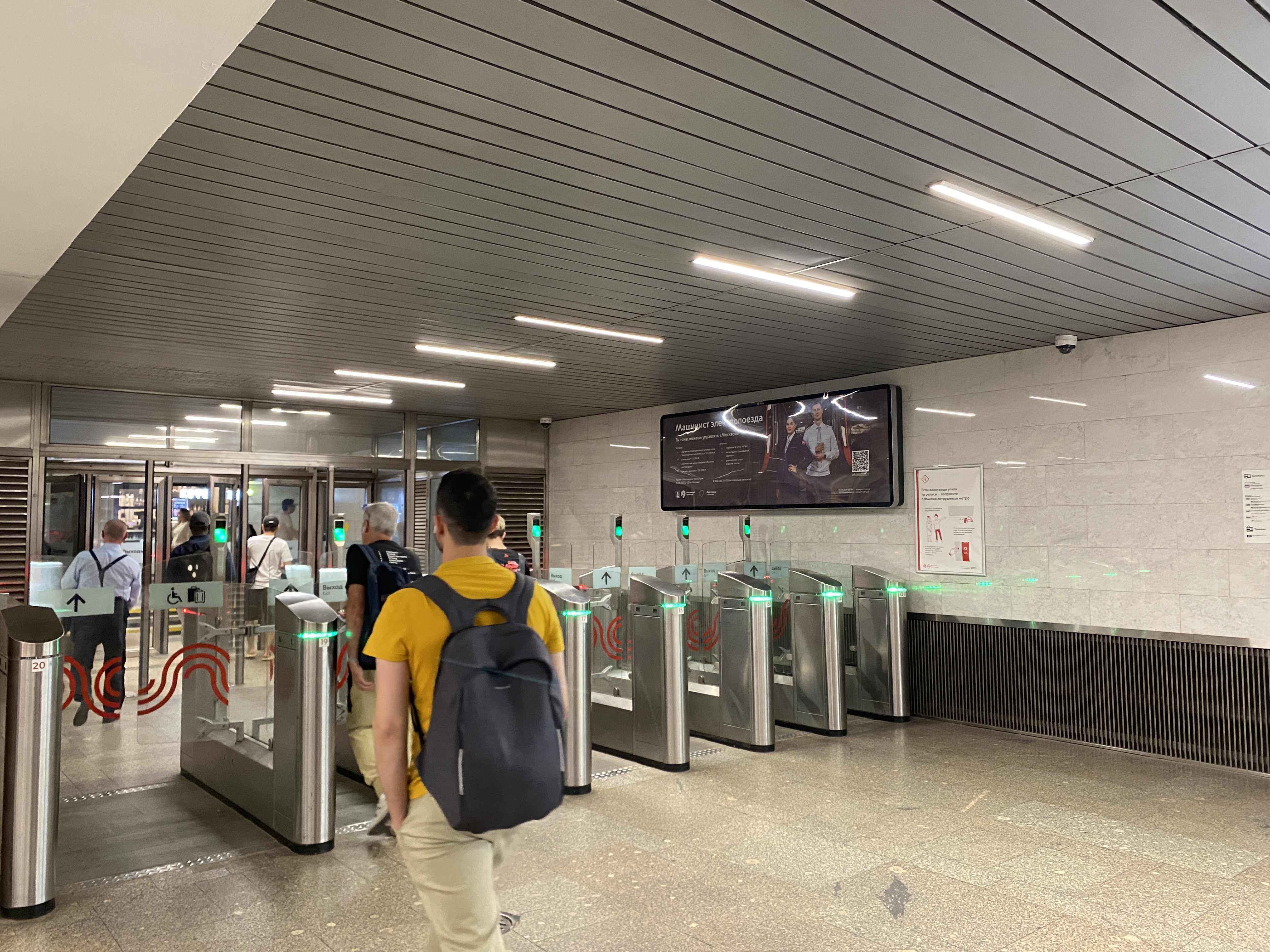 Фотография рекламного носителя, тип: Видеоэкран, адрес: Станция метро «Дмитровская», линия Серпуховско-Тимирязевская, Москва, Россия. Сторона/вариант A1 №1055199