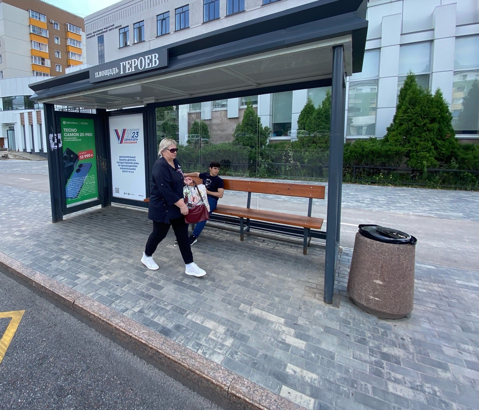 Фотография рекламного носителя, тип: Остановка 1.8x1.2, адрес: остановка пл. Героев, Липецк, Липецкая область, Россия. Сторона А №1053730