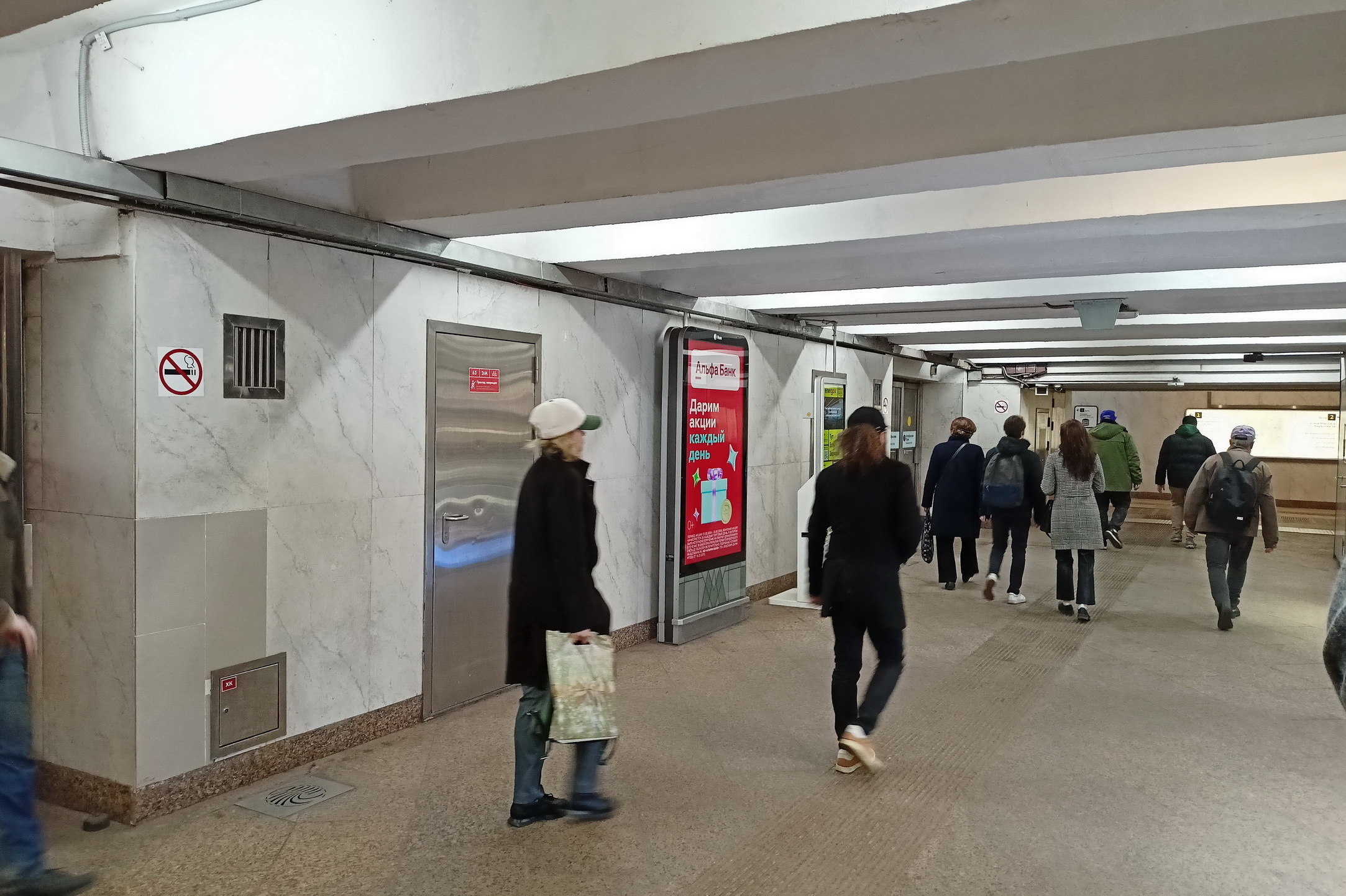 Фотография рекламного носителя, тип: Видеоэкран, адрес: Станция метро «Пушкинская», линия Таганско-Краснопресненская, Москва, Россия. Сторона/вариант А1-А10 №1096409