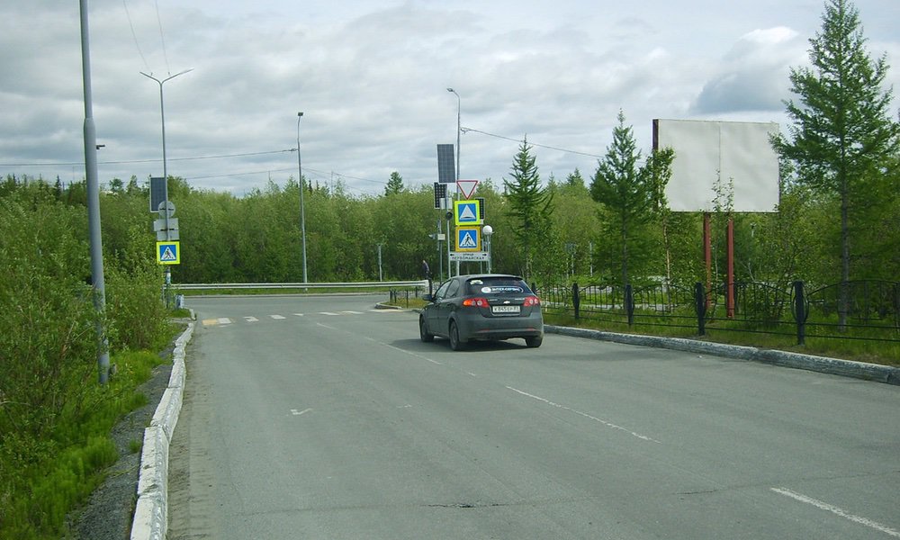 Фотография рекламного носителя, тип: Билборд 2x3, адрес: Лабытнанги г., Студенческая ул., д.42, поз.2, Салехард, Ямало-Ненецкий автономный округ, Россия. Сторона А №675213