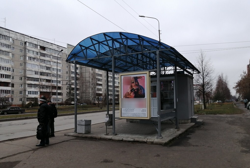 Фотография рекламного носителя, тип: Остановка, адрес: Петрова ул., д.19, Йошкар-Ола, Республика Марий Эл, Россия. Сторона A №961447