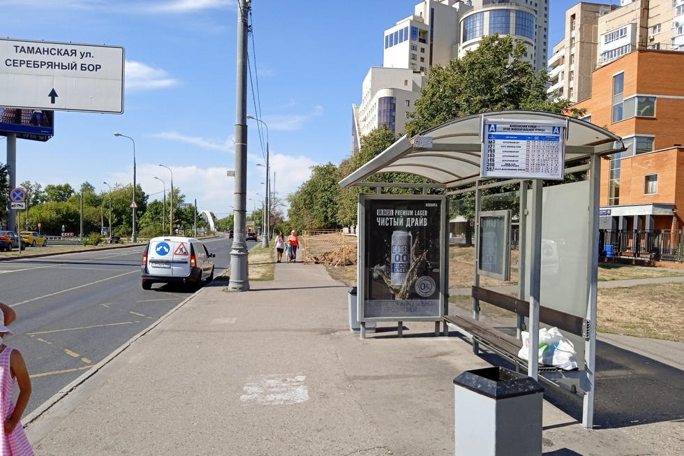 Фотография рекламного носителя, тип: Остановка 1.8x1.2, адрес: Жукова Маршала пр-т., д.72, ост. Храм Живоначальной Троицы, Москва, Россия. Сторона А №927241