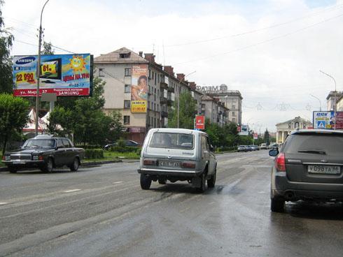 Фотография рекламного носителя, тип: Билборд 3x6, адрес: Строителей пр-т., д.13, Нижний Тагил, Свердловская область, Россия. Сторона B №483616