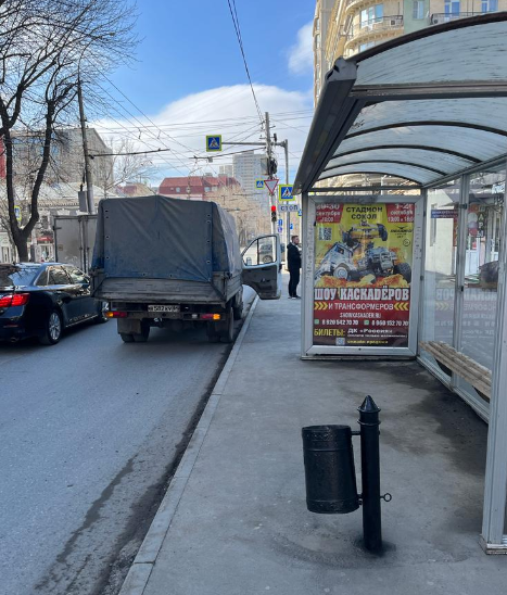 Фотография рекламного носителя, тип: Остановка 1.8x1.2, адрес: Мичурина ул. Х Чапаева ул., Саратов, Саратовская область, Россия. Сторона А №585995