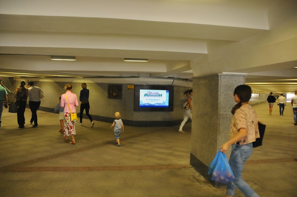 Фотография рекламного носителя, тип: Видеоэкран, адрес: Станция метро «Добрынинская», линия Кольцевая, Москва, Россия. Сторона/вариант А1 №698721