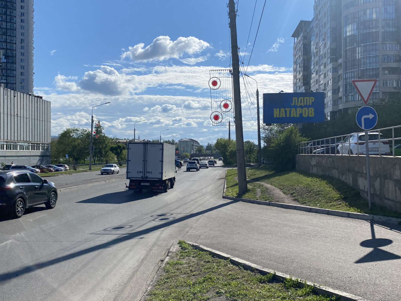 Фотография рекламного носителя, тип: Билборд 3x6, адрес: Крайняя ул., д.2, Красноярск, Красноярский край, Россия. Сторона А №848211