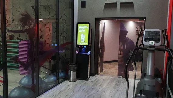 Фотография рекламного носителя, тип: Видеоэкран, адрес: Фитнес-центр «World Gym Вешки», Вешки пос., Северная ул., д.8, стр.1, Московская область, Россия. Сторона/вариант 1 №980788