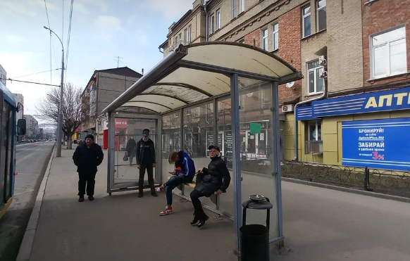 Фотография рекламного носителя, тип: Остановка 1.8x1.2, адрес: Московская ул., д.122 Х Чапаева ул., ТК Москва, Саратов, Саратовская область, Россия. Сторона А №585298