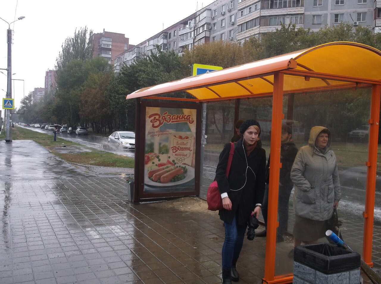 Фотография рекламного носителя, тип: Остановка 1.8x1.2, адрес: 339-й Стрелковой Дивизии ул., ост. СовР "Автостоянка", поз.2, Ростов-на-Дону, Ростовская область, Россия. Сторона А №831532