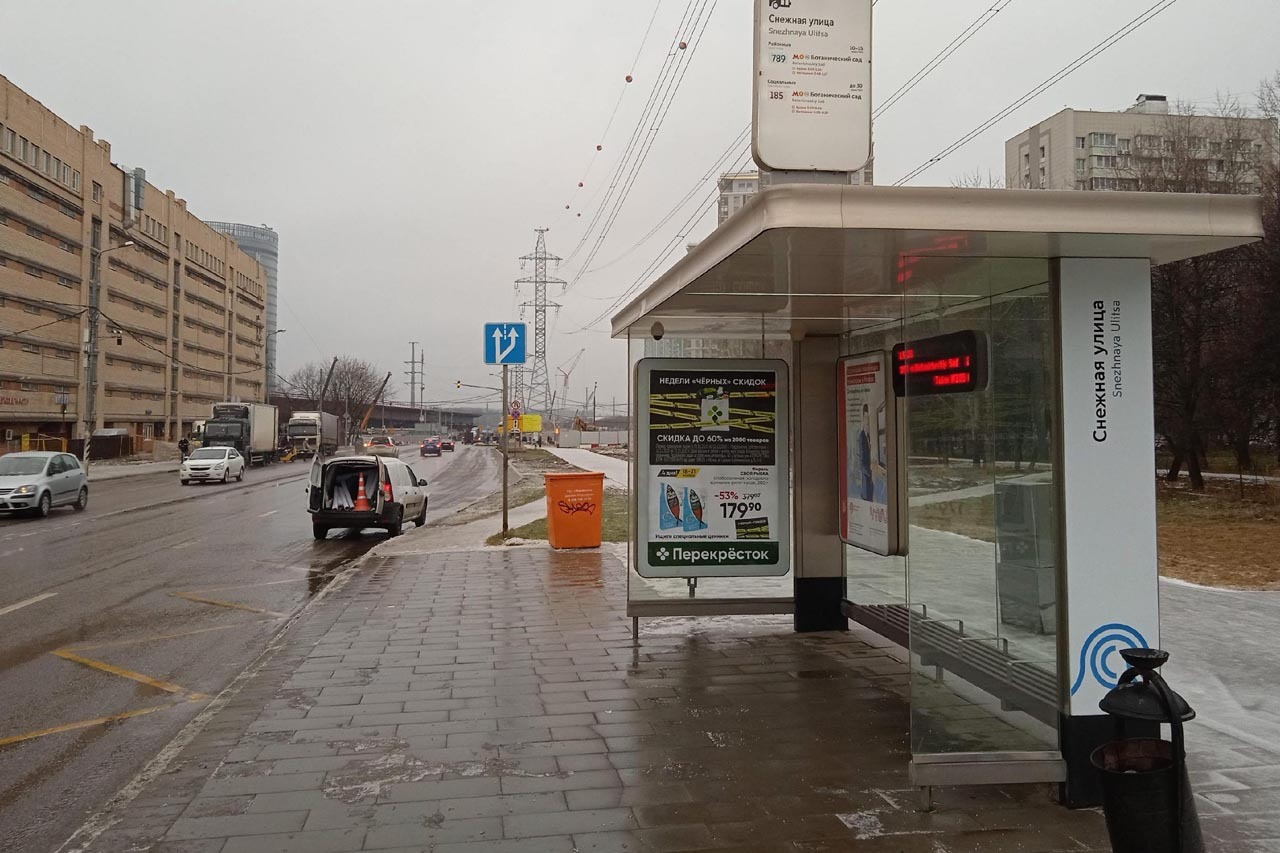 Фотография рекламного носителя, тип: Остановка 1.8x1.2, адрес: Серебрякова пр-зд., д.3, Москва, Россия. Сторона А №933891