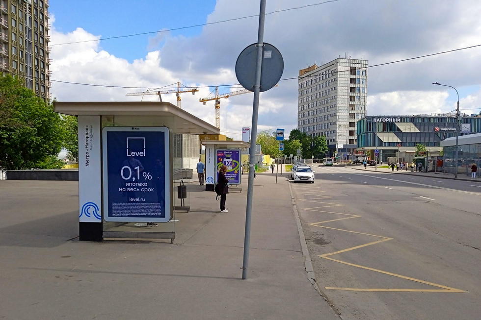 Фотография рекламного носителя, тип: Остановка 1.8x1.2, адрес: Электролитный пр-зд., ост. "метро "Нагорная", поз.1, Москва, Россия. Сторона Б №936548