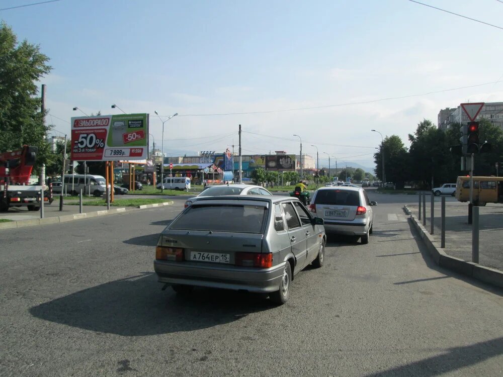 Фотография рекламного носителя, тип: Билборд 3x6, адрес: Цоколаева ул., д.2 Х Владикавказская ул., Владикавказ, Республика Северная Осетия – Алания, Россия. Сторона Б №462859
