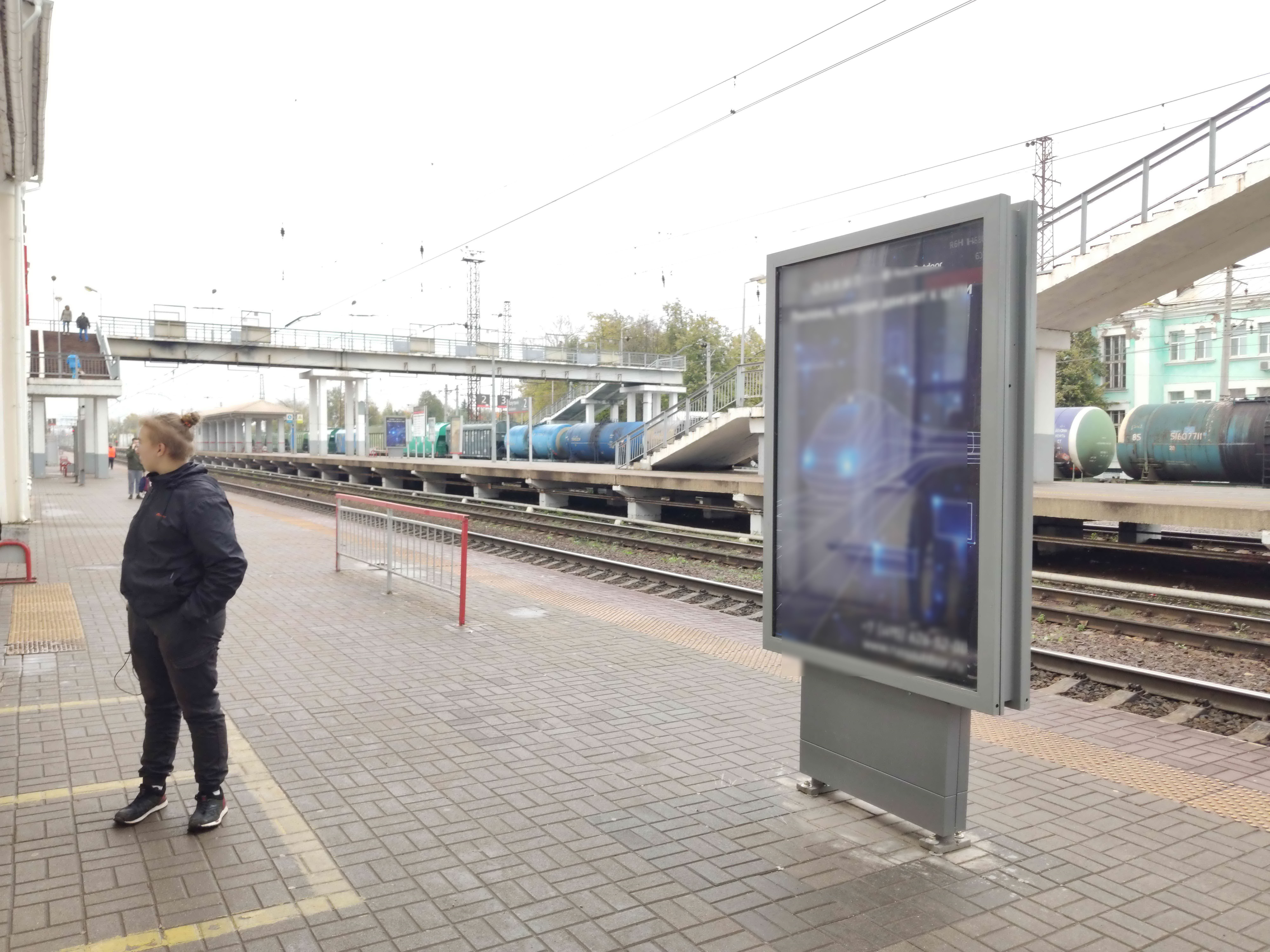 Фотография рекламного носителя, тип: Ситиформат 1.8x1.2, адрес: Голутвин ст., на платформе №1, перед зданием вокзала, Московская область, Россия. Сторона Б №941651