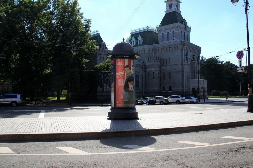 Фотография рекламного носителя, тип: Пиллар 3x1.4, адрес: Кирочная ул., д.43 Х Таврическая ул., Санкт-Петербург, Россия. Сторона С №658897