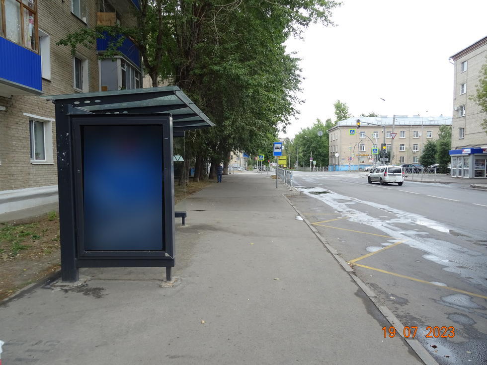 Фотография рекламного носителя, тип: Остановка 1.8x1.2, адрес: Гагарина ул., д.4, ост. Короленко ул., Казань, Республика Татарстан, Россия. Сторона В №1042773