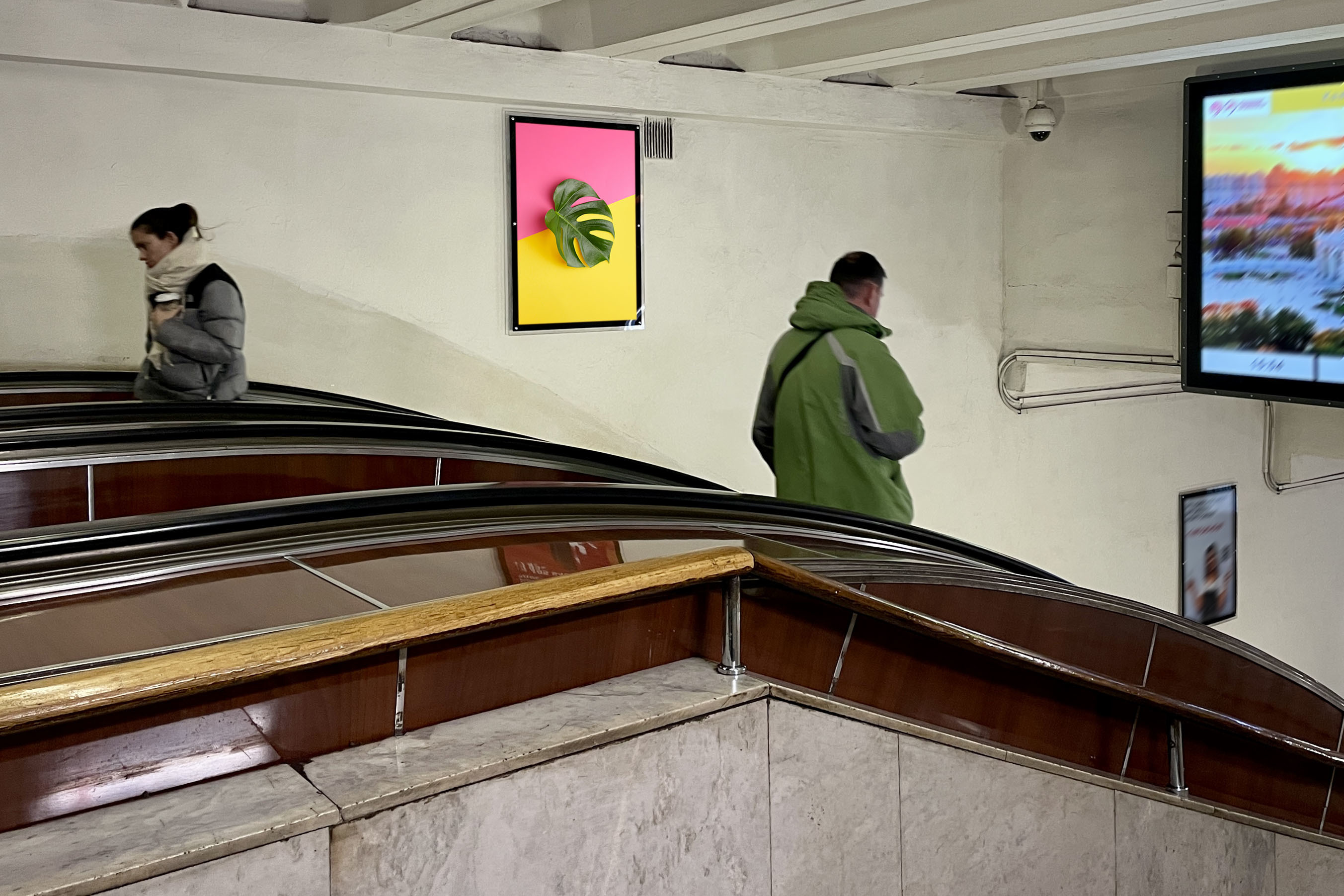 Фотография рекламного носителя, тип: Кристалайт, адрес: Станция метро «Калужская», линия Калужско-Рижская, Москва, Россия. Сторона/вариант №1001788